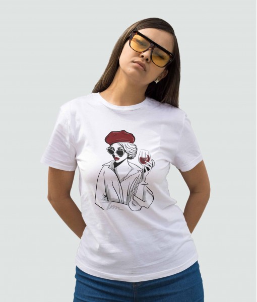 Дамска тениска с щампа Арт Red beret woman with glass of wine